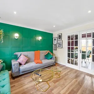https://luxury-4-bed-house-in-bristol.tophotelsbath.com