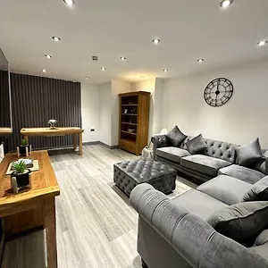 https://charles-alexander-short-stay-the-banks-apartments.hotelsin-chester.com
