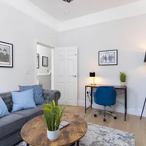 https://your-home-away-from-home-the-beatlemania-house.hotelsin-chester.com