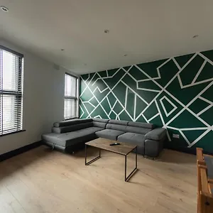 https://apt-lovely-2-bed-in-secret-house.hotelsin-chester.com